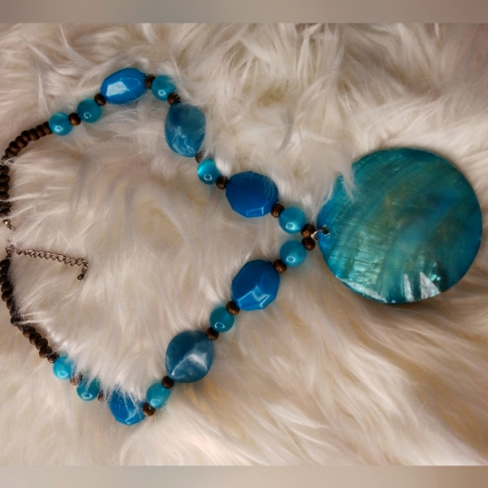 Turquoise shell necklace